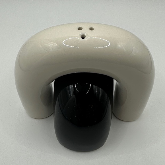 Room Essentials Black and White Ceramic Arch Salt and Pepper Shakers - Picture 3 of 8